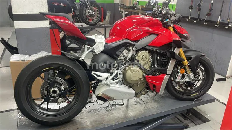 Ducati Streetfighter V4 – Vista 3