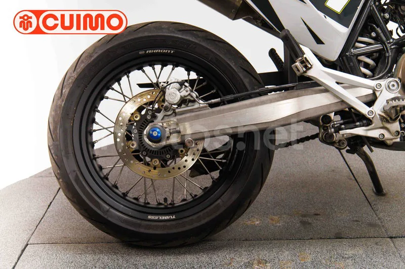 Husqvarna 701 Supermoto – Vista 14