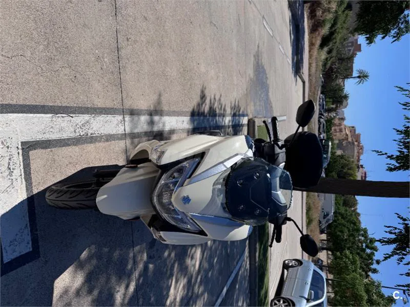 Suzuki Burgman Street 125 – Vista 3