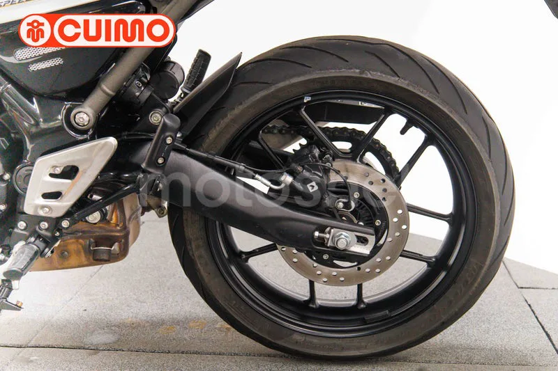 Triumph Speed 400 – Vista 18