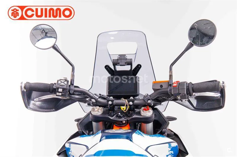 KTM 890 – Vista 16