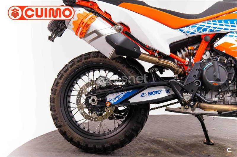 KTM 890 – Vista 18
