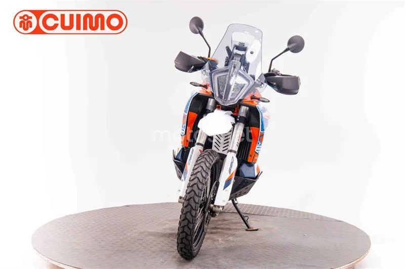 KTM 890 – Vista 9
