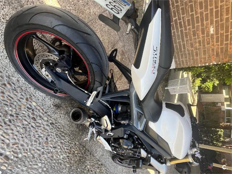 Triumph Street Triple – Vista 2