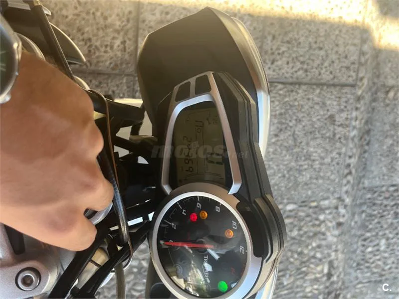 Triumph Street Triple – Vista 5
