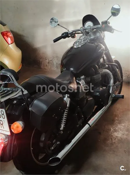 Triumph Speedmaster 900 – Vista 3
