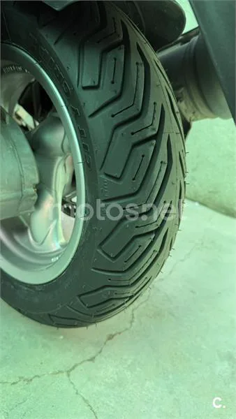 Kymco Grand Dink 125 – Vista 3