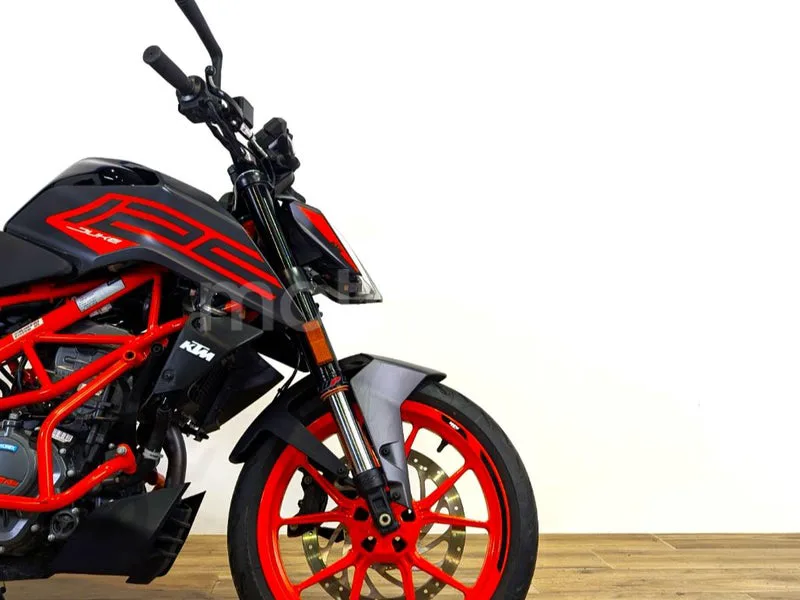 KTM 125 – Vista 4