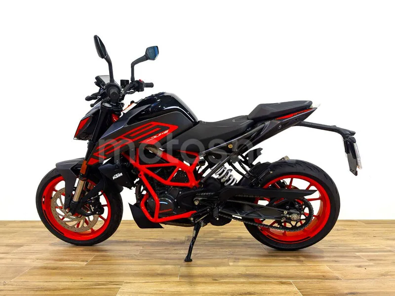 KTM 125 – Vista 5