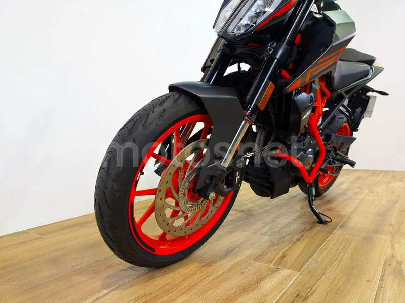 KTM 125 – Vista 6