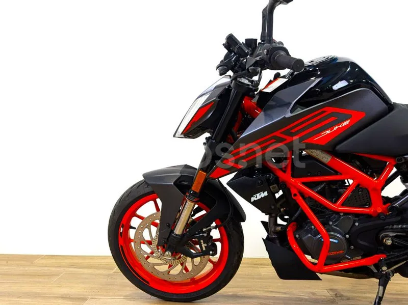 KTM 125 – Vista 8