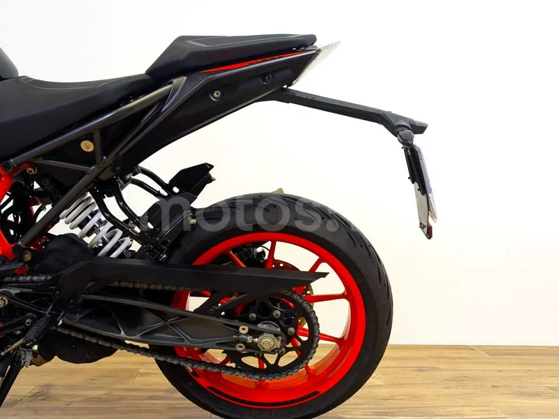 KTM 125 – Vista 9