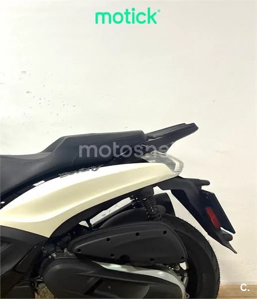 Piaggio Beverly – Vista 7