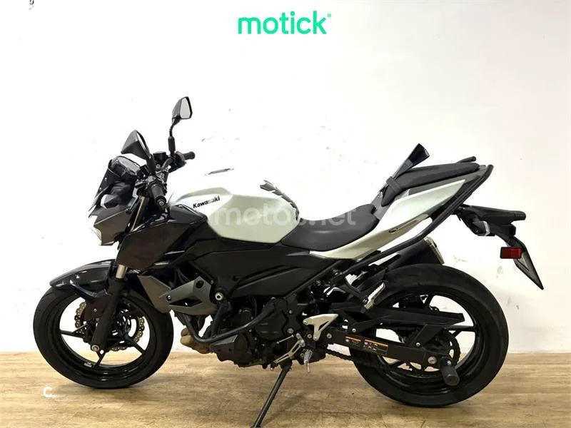Kawasaki Z400 – Vista 5
