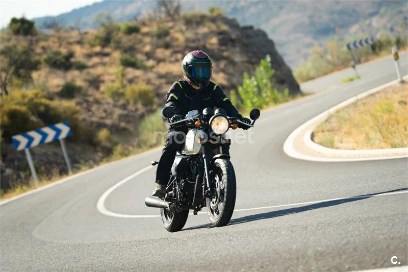 MASH Cafe Racer - Vista 7