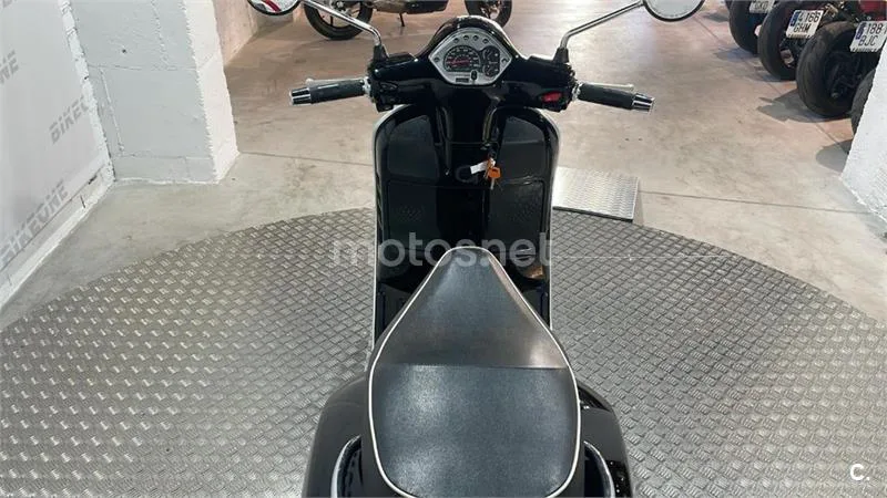 Vespa GTS Super 125 – Vista 8
