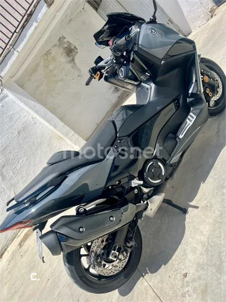 Yamaha TMAX – Vista 2