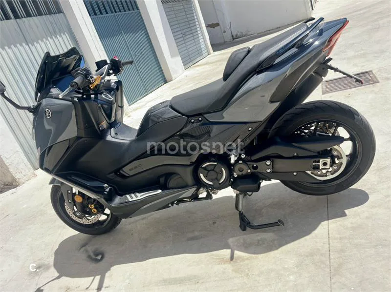 Yamaha TMAX – Vista 4