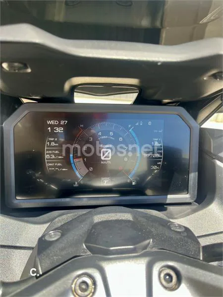 Yamaha TMAX – Vista 5