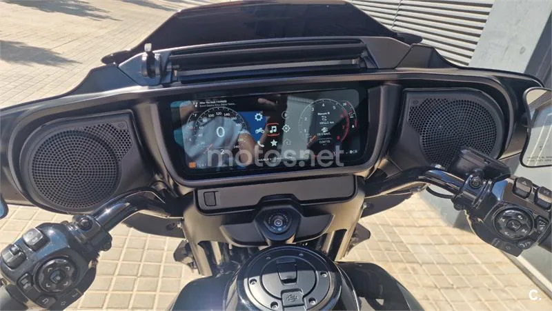 Harley-Davidson Street Glide – Vista 9