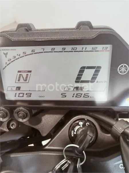 Yamaha MT-03 – Vista 9