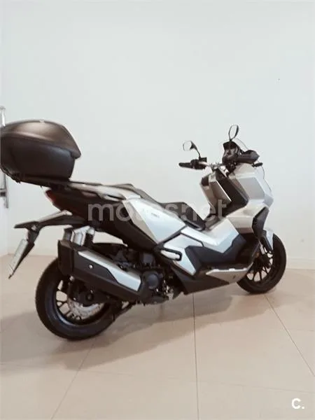 Honda ADV 350 – Vista 5