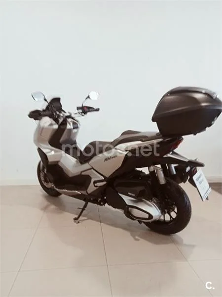 Honda ADV 350 – Vista 6