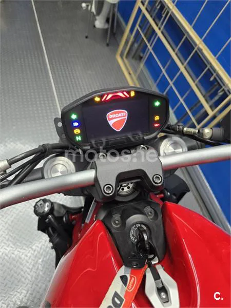 Ducati Monster 821 – Vista 3