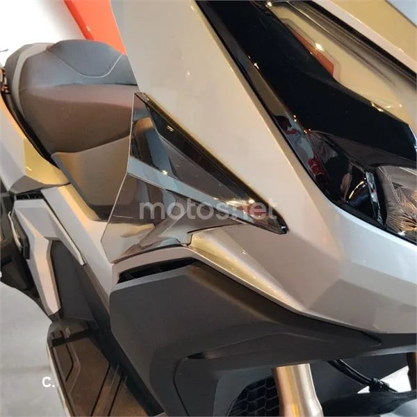 Honda ADV 350 – Vista 11