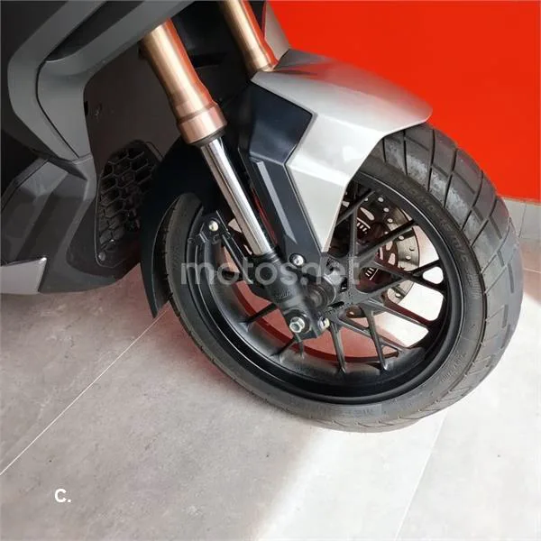 Honda ADV 350 – Vista 14