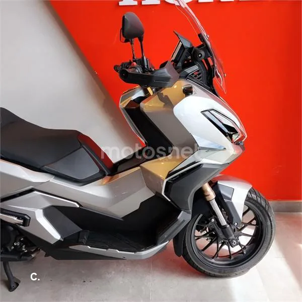 Honda ADV 350 – Vista 15