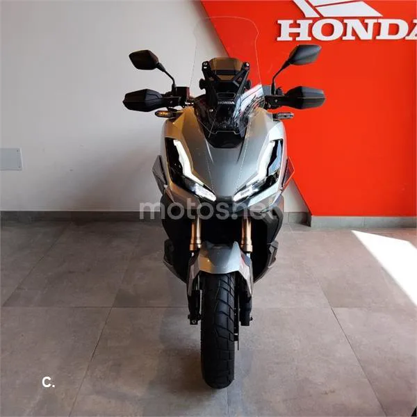 Honda ADV 350 – Vista 3