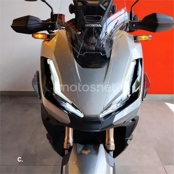 Honda ADV 350 – Vista 6