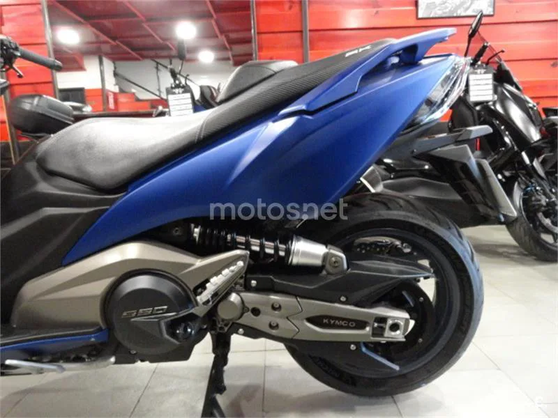 Kymco AK 550 – Vista 6