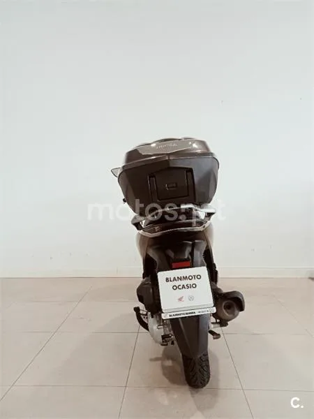 Honda SH 125i – Vista 8