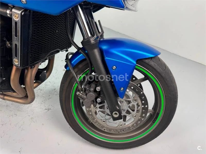 Kawasaki Z750 – Vista 14