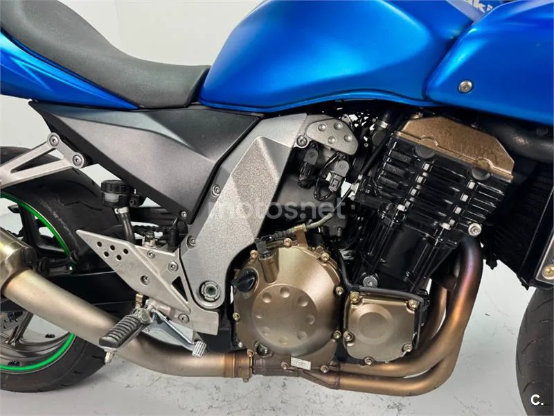 Kawasaki Z750 – Vista 16