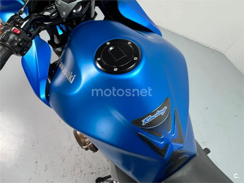Kawasaki Z750 – Vista 12