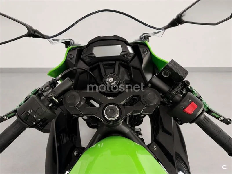 Kawasaki Ninja 125 – Vista 14