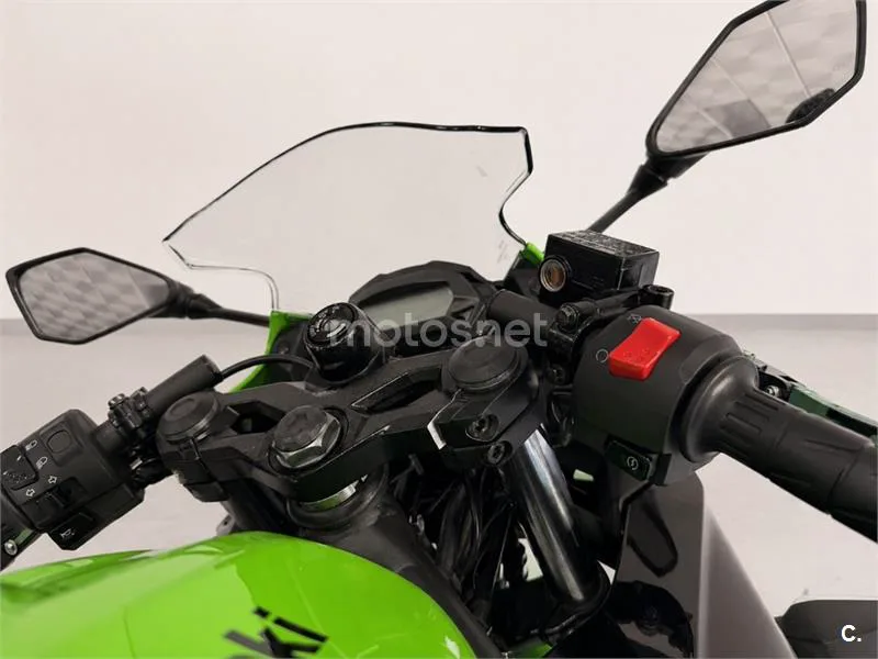 Kawasaki Ninja 125 – Vista 15