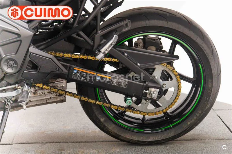 Kawasaki Versys – Vista 17