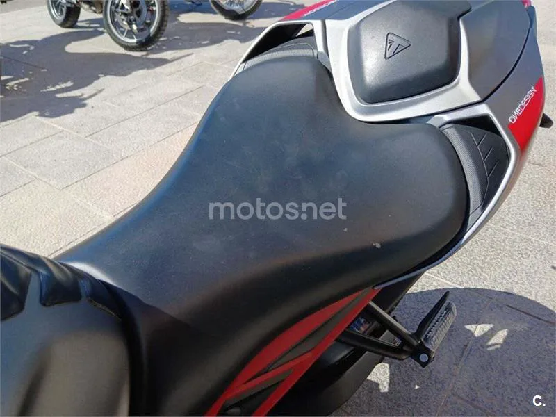 Triumph Street Triple – Vista 15