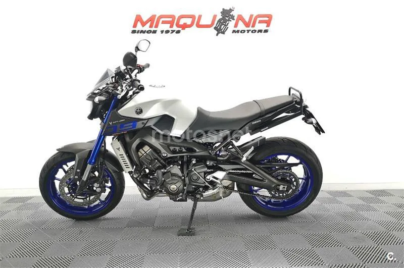 Yamaha MT-09 – Vista 14