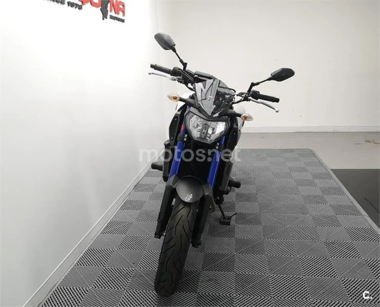Yamaha MT-09 – Vista 16
