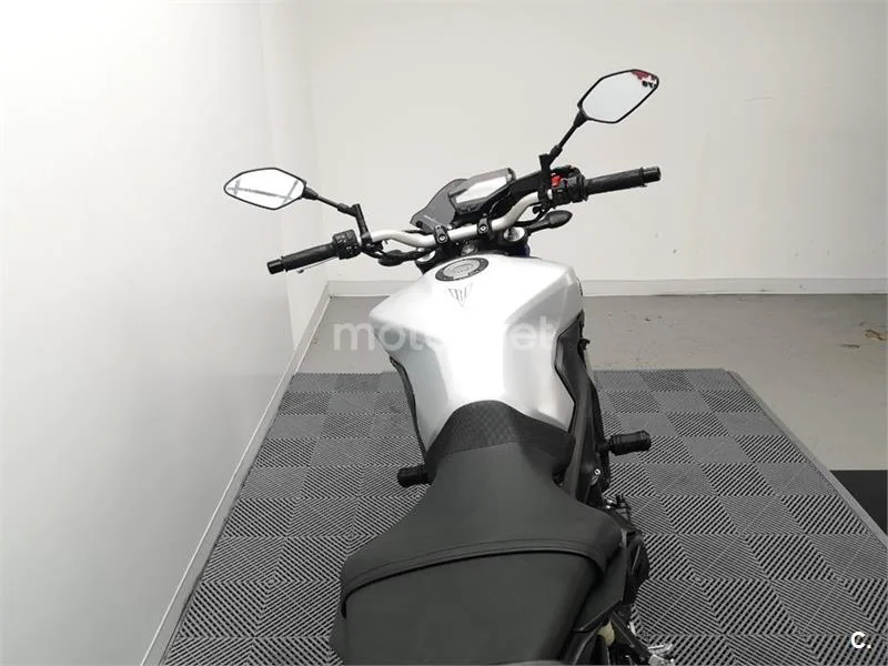 Yamaha MT-09 – Vista 7
