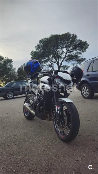 Triumph Street Triple 765 - Vista 3