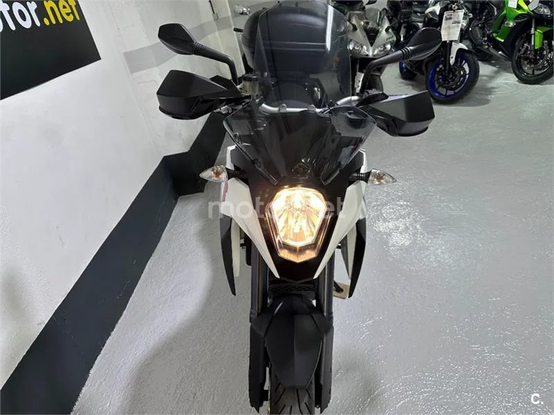 KTM 990 SMT – Vista 33