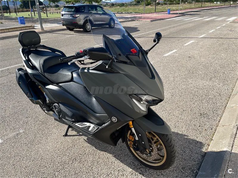 Yamaha TMAX 560 – Vista 3