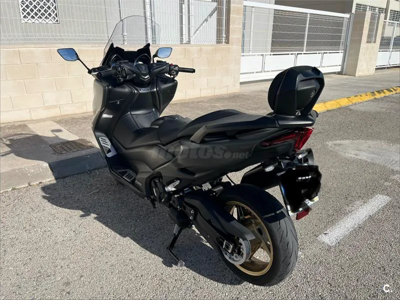 Yamaha TMAX 560 – Vista 10