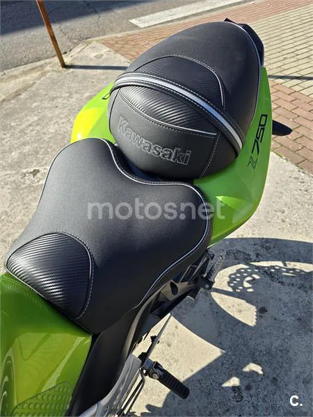 Kawasaki Z750 – Vista 4